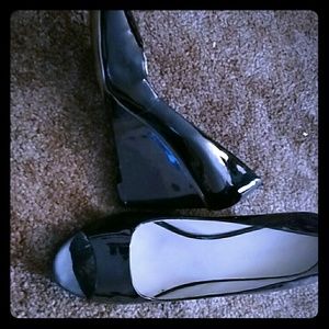 Black nine west peep toe